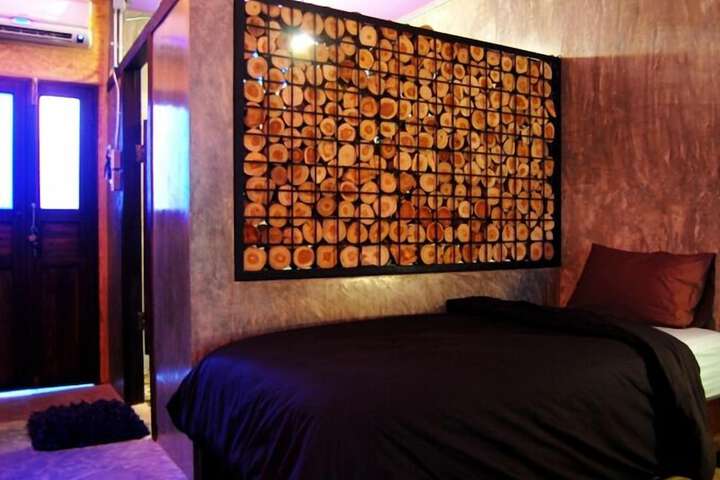 Room 9 of 47