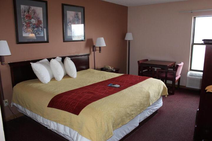 1 King Bed (1 of 3)