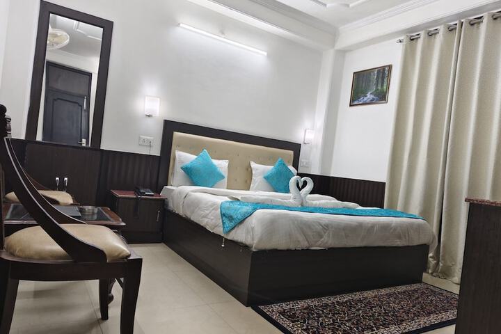 Room 2 of 11