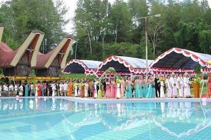 Hotel with Pool