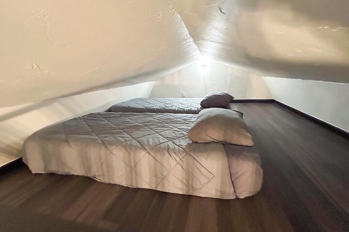 Room 393 of 917