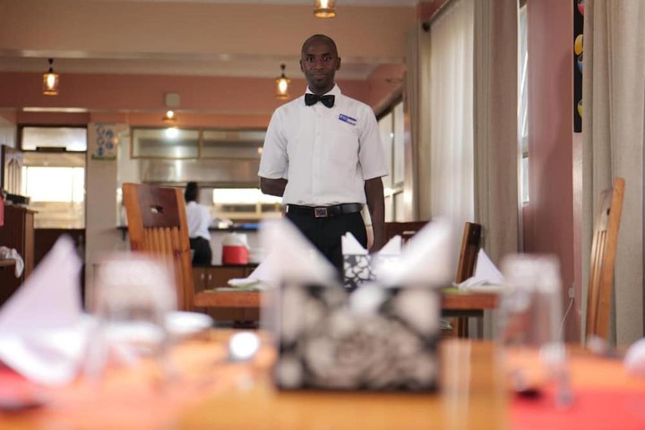 Dining 35 of 38