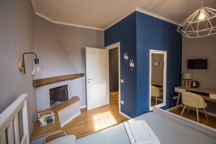 Room 8 of 42