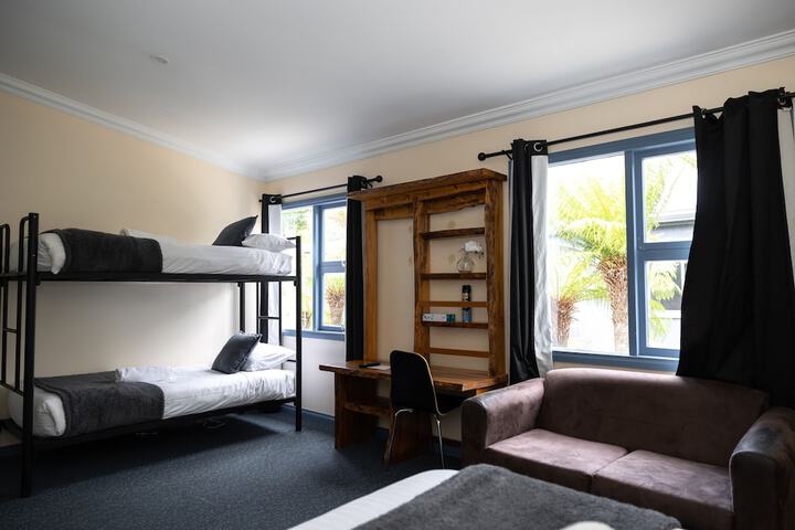Room 6 of 60