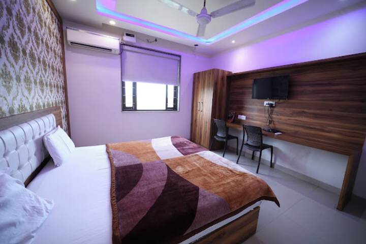 Room 8 of 25