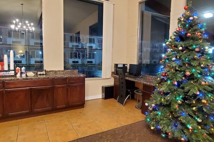 Business Center 34 of 36