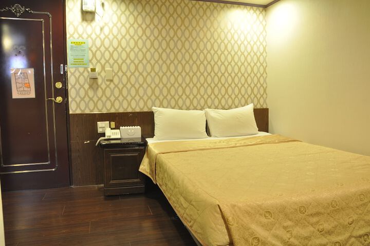 Room 13 of 35