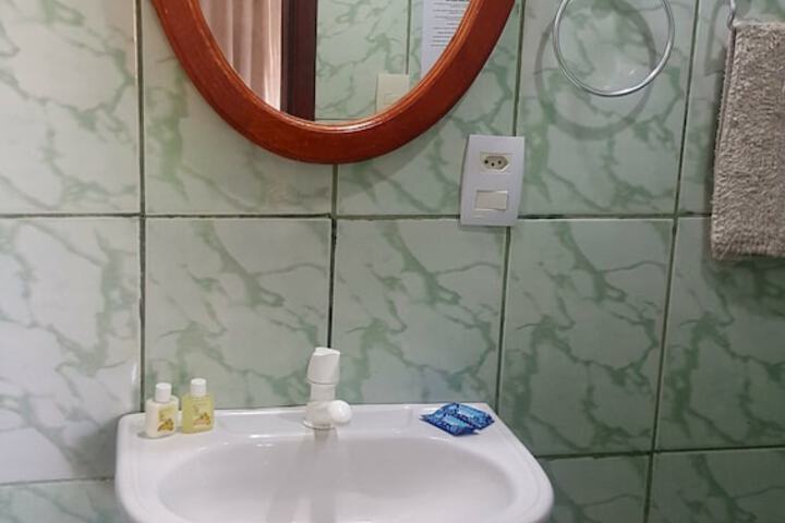 Room 5 of 10