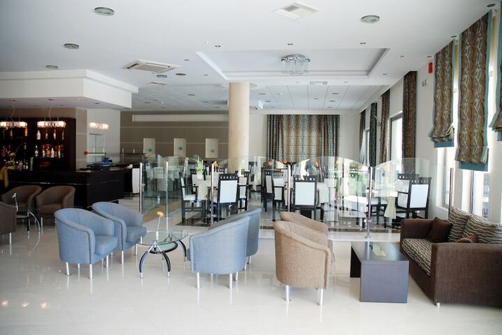 Entrance & Lobby