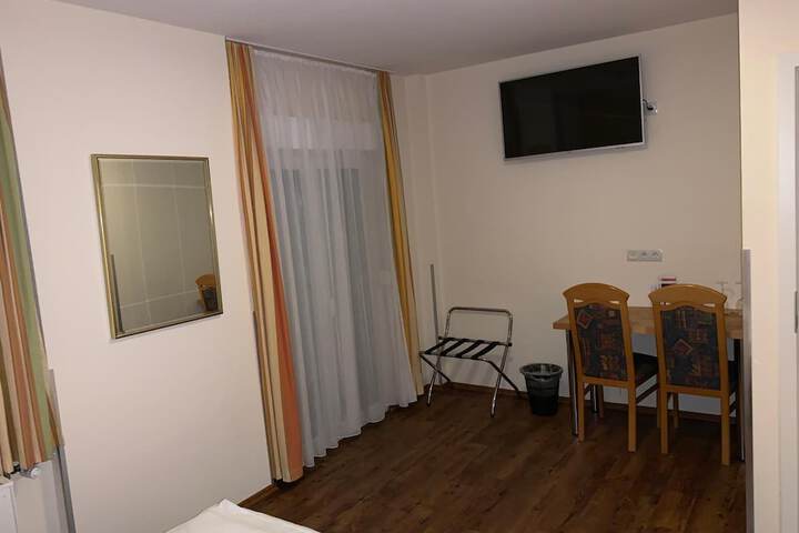 Room 11 of 30