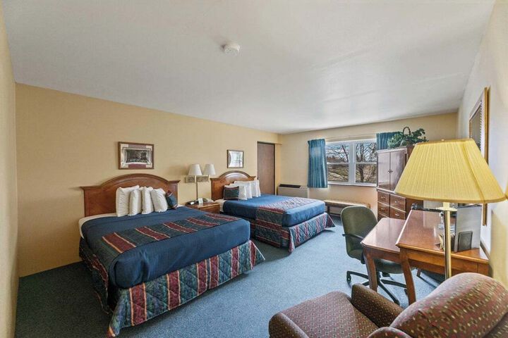 Standard Double Room (2 of 3)
