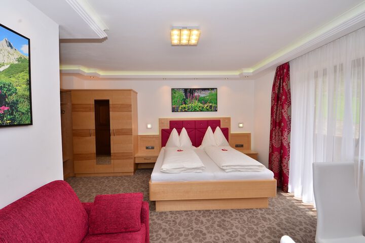 Room 4 of 36