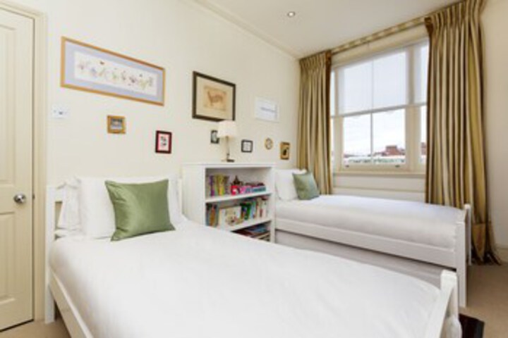 Room 33 of 41