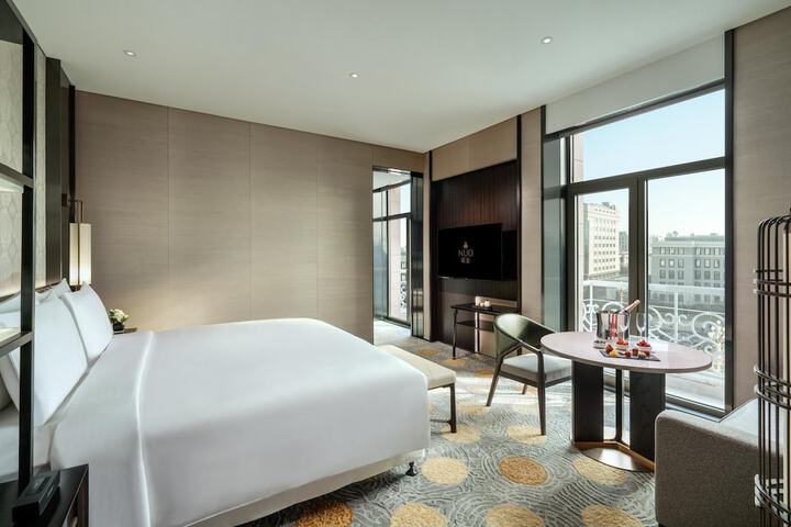 Room 42 of 95