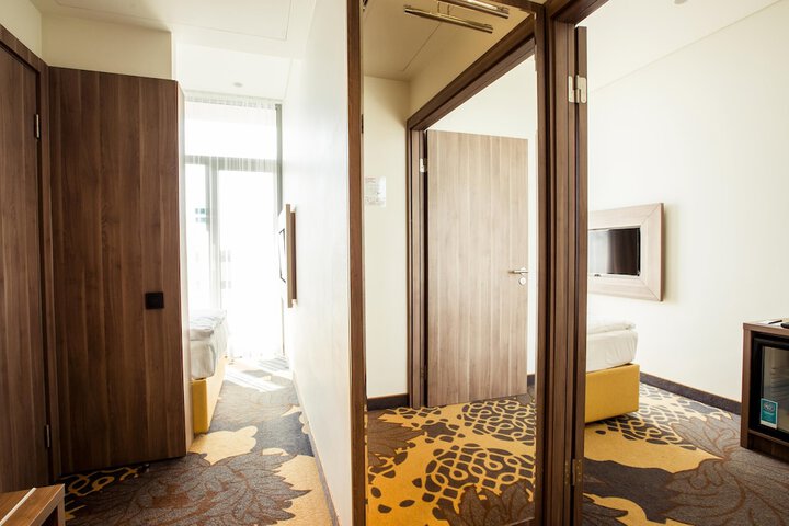 Room 19 of 80
