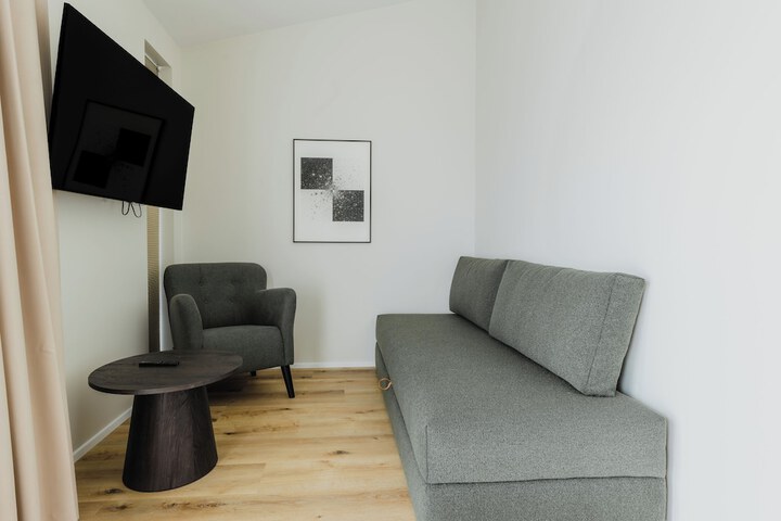 Room 37 of 103