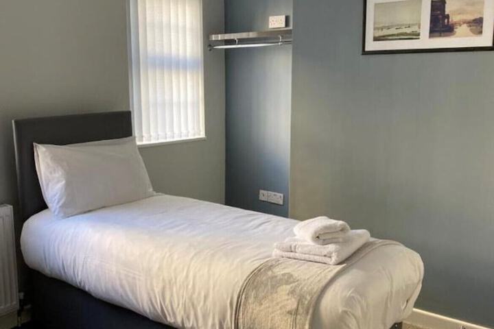 Room 3 of 6