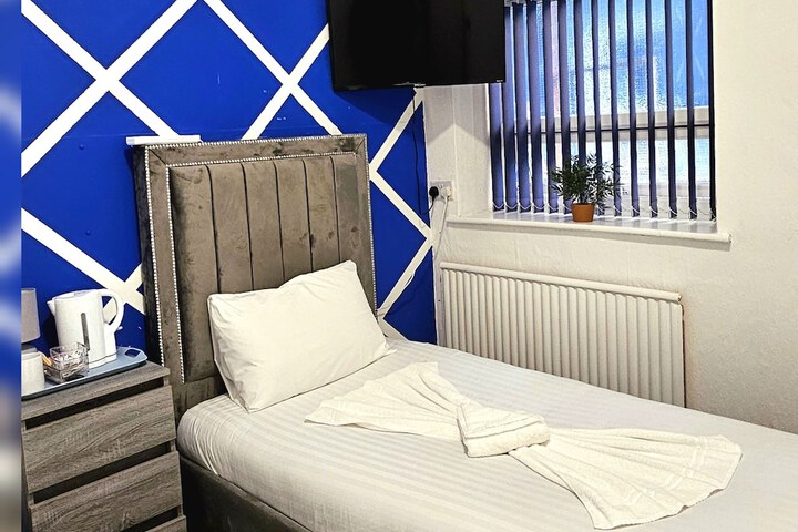 Room 13 of 80