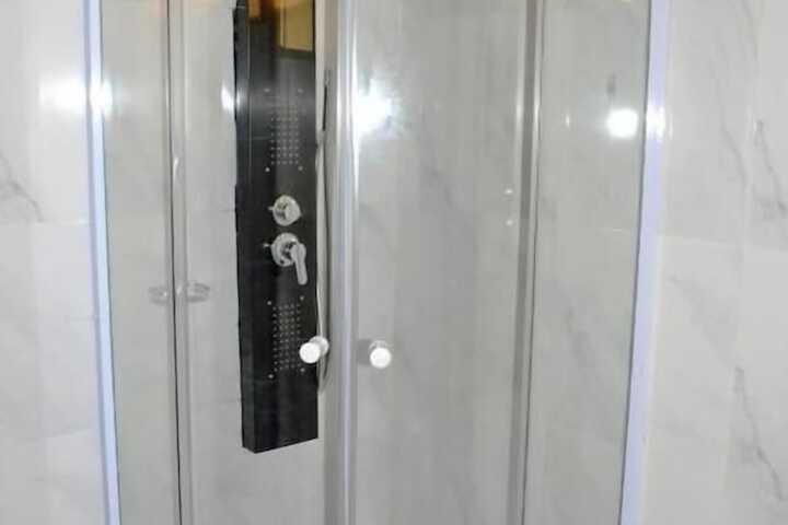 Room 12 of 18