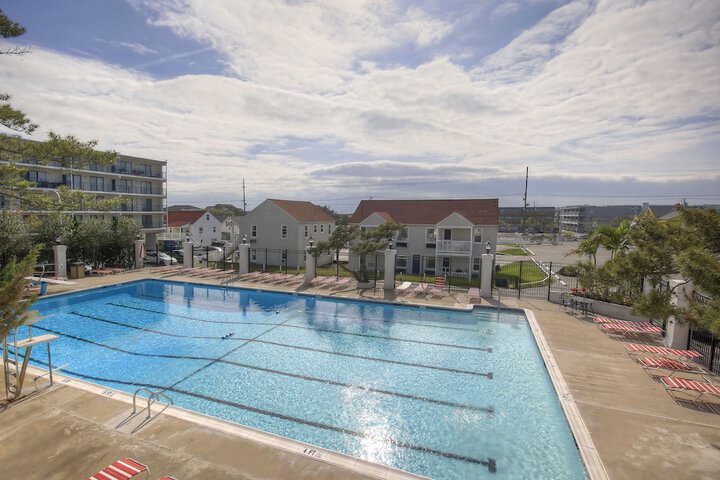 Pool 49 of 77