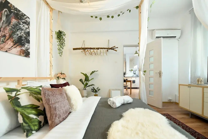 Room 3 of 22