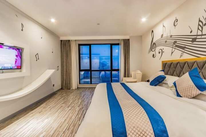 Room 37 of 79