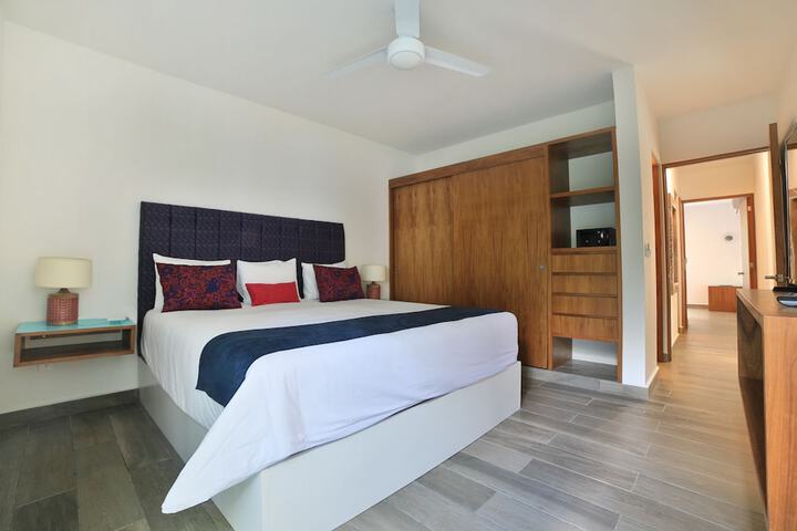 Room 3 of 37