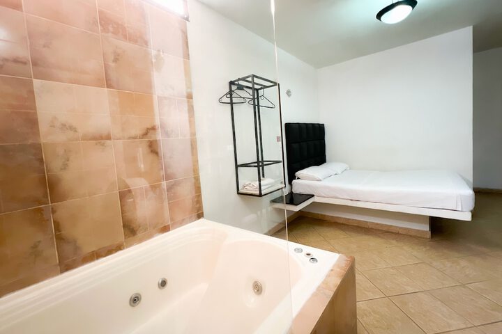 Room 32 of 59
