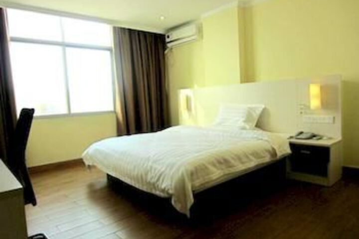 Room 12 of 34