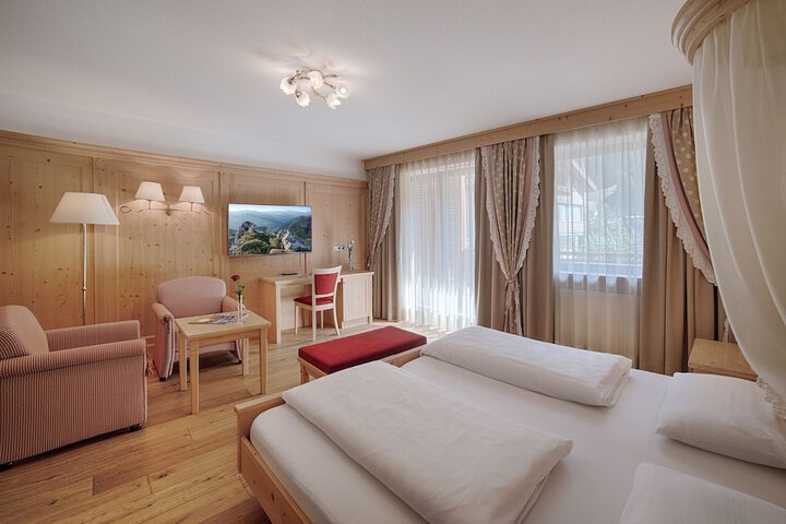 Room 13 of 32