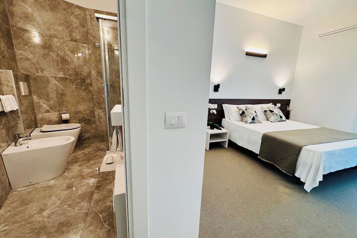 Room 5 of 37