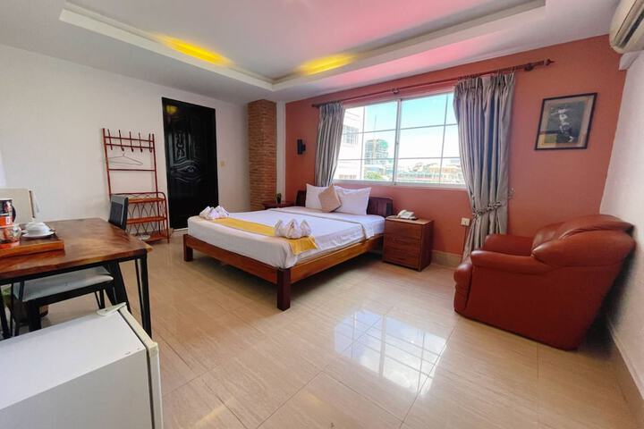 Room 53 of 100