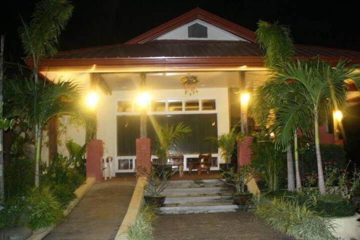 Hotel Exterior 32 of 41