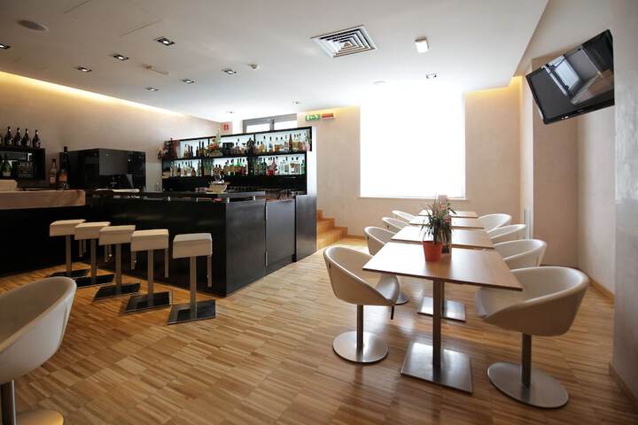 Lounge 39 of 47