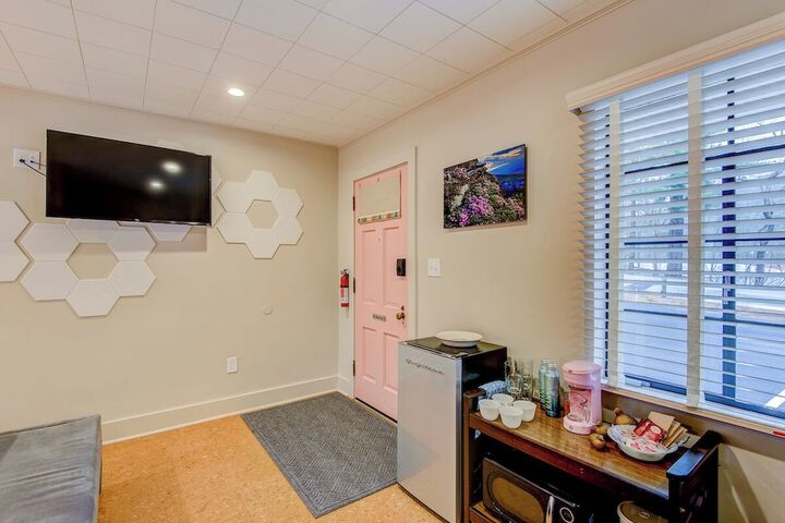 Room 33 of 102