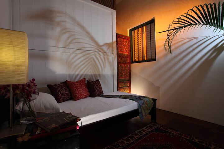 Room 4 of 42