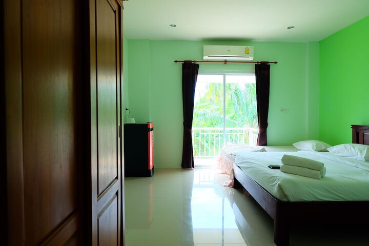Room 4 of 20