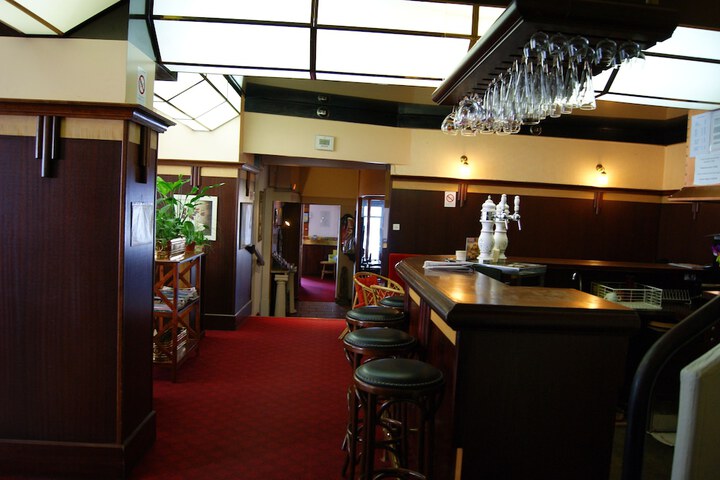 Lounge 31 of 33