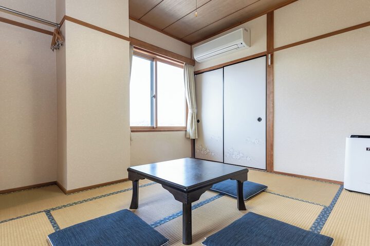 Room 16 of 96