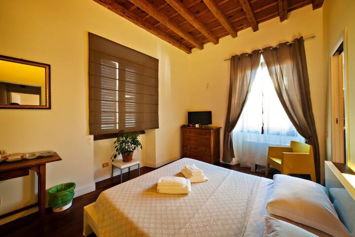 Room 5 of 27