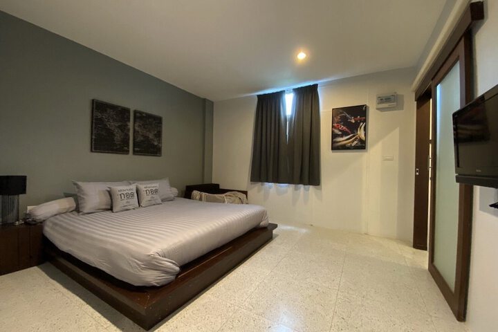 Room 44 of 94