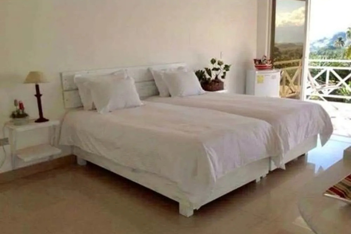 Room 5 of 18
