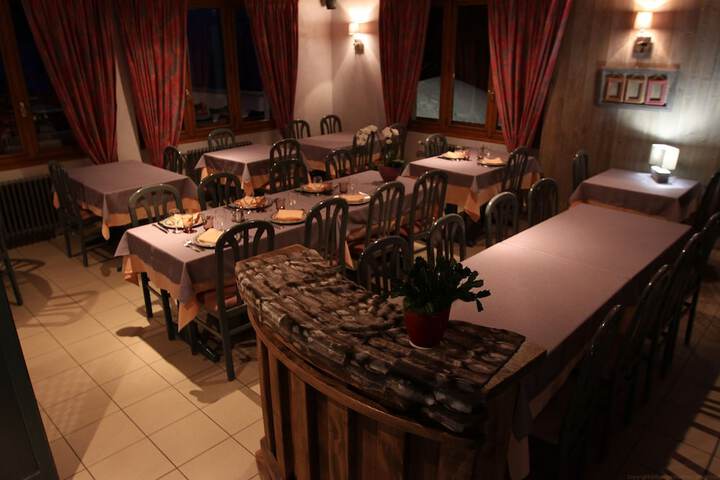 Dining 9 of 19