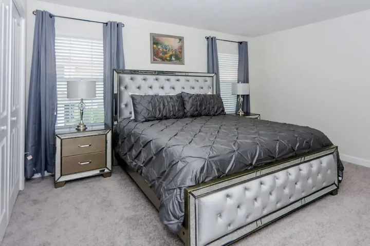 Room 4 of 25