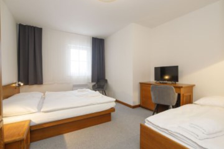 Room 5 of 74