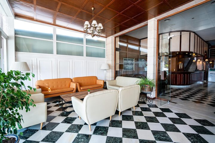 Entrance & Lobby