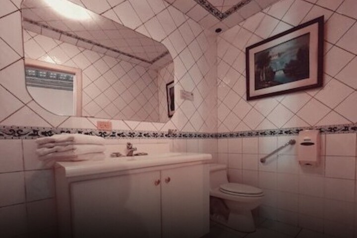 Room 73 of 105