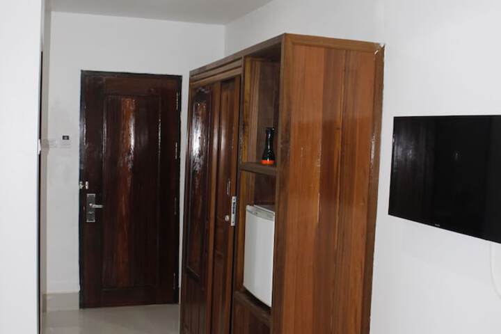 Room 16 of 34