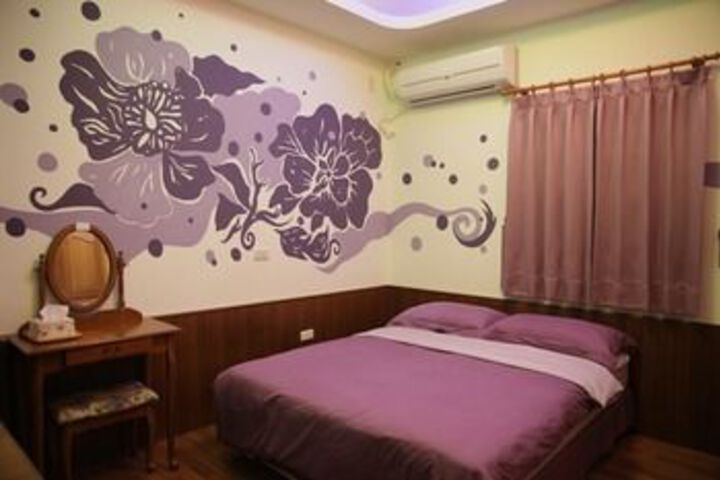Room 12 of 19