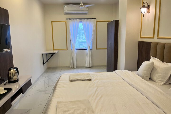 Room 32 of 52